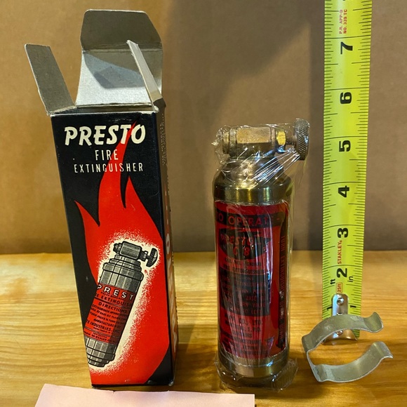 Vintage motorcycle fire extinguisher - Picture 3 of 6